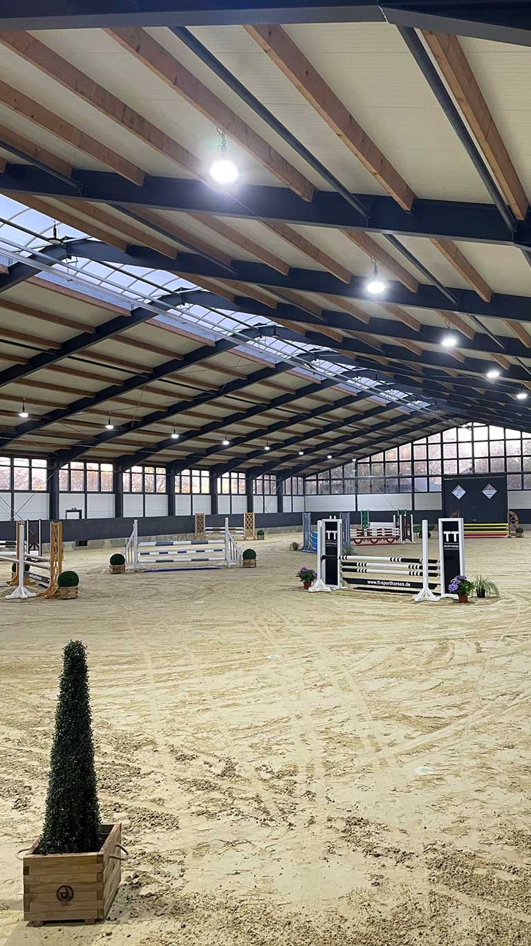 Tunierstall - TT-Sporthorses GmbH - Geschäftsführer "Tobias Thoenes" - Reithalle